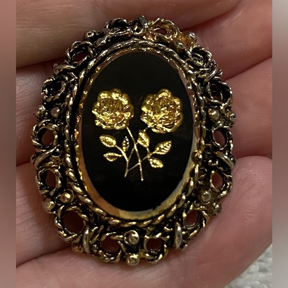Updated- Vintage gold double rose etched brooch